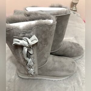 **UGG Women's Pala Boots**